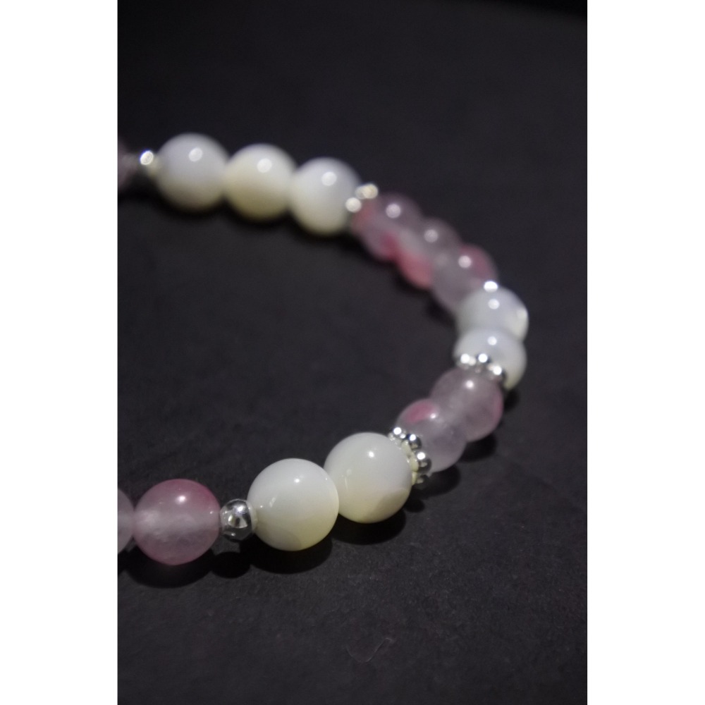《櫻白柔光・心靜守護》水晶手串-細節圖5