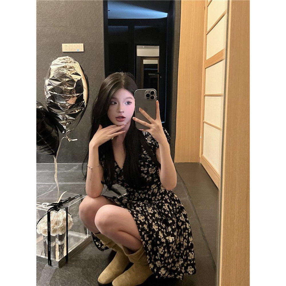 碎花V領短袖連衣裙☻甜辣法式裙子 小個子A字短裙-細節圖7