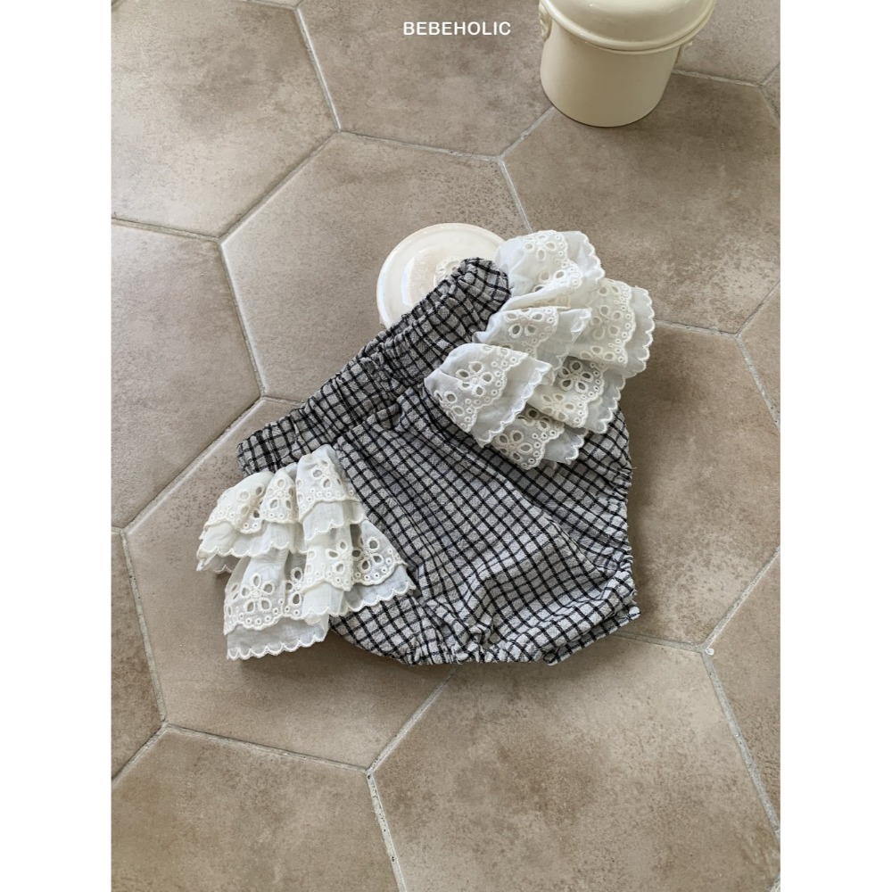 BEBE HOLIC 格紋蕾絲包屁短褲-規格圖3