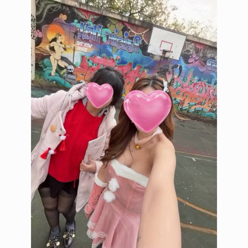 二手衣物出清 優惠二手衣物 🎀連帽長袖針織聖誕紅毛衣+背心短洋🥰 套裝 二手品-細節圖2