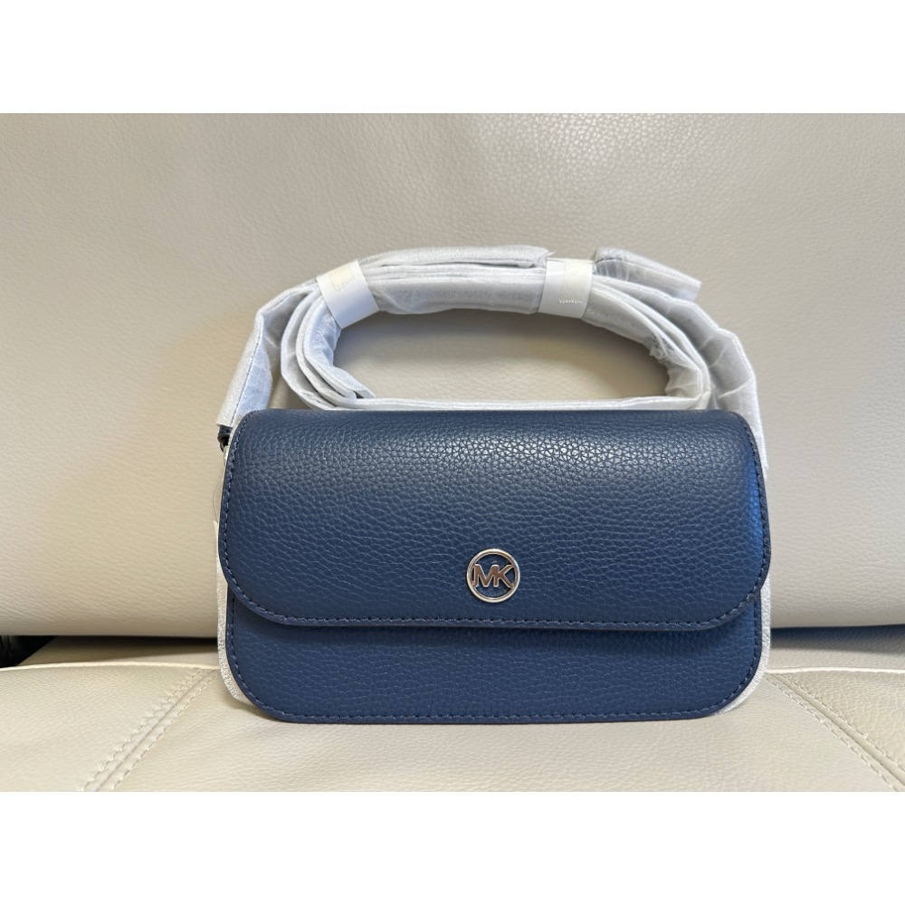 MICHAEL KORS 牛皮斜背包-細節圖4