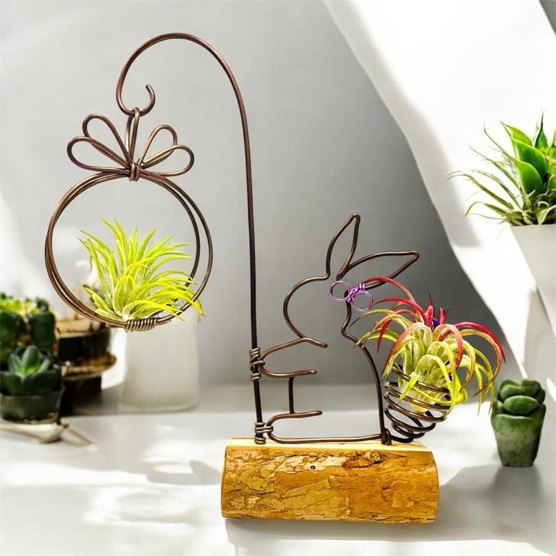 微甜多肉小陽台．空氣鳳梨的家｜鋁線手作．小兔兔與她的禮物．杉木底座（不含植物）-細節圖3