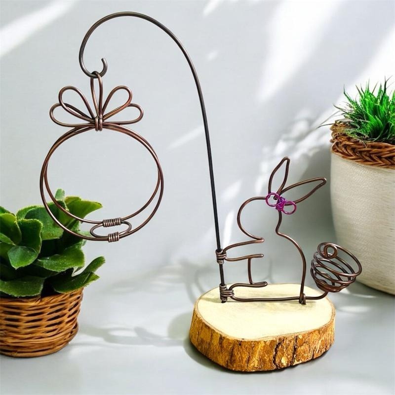 微甜多肉小陽台．空氣鳳梨的家｜鋁線手作．小兔兔與她的禮物．樟木底座（不含植物）-細節圖5