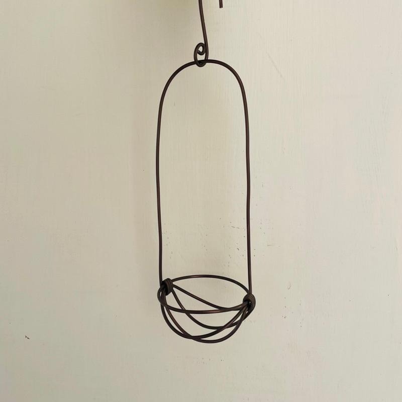 微甜多肉小陽台．空氣鳳梨的家｜鋁線手作．加強型鋁線提籃(小)，附S型掛勾（不含植物）-細節圖2