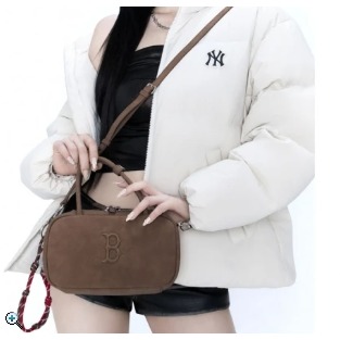 🔥MLB紅襪B Logo麂皮斜背包｜韓國正品咖色爆款！Karina同款 可手提/斜背🔥-細節圖5