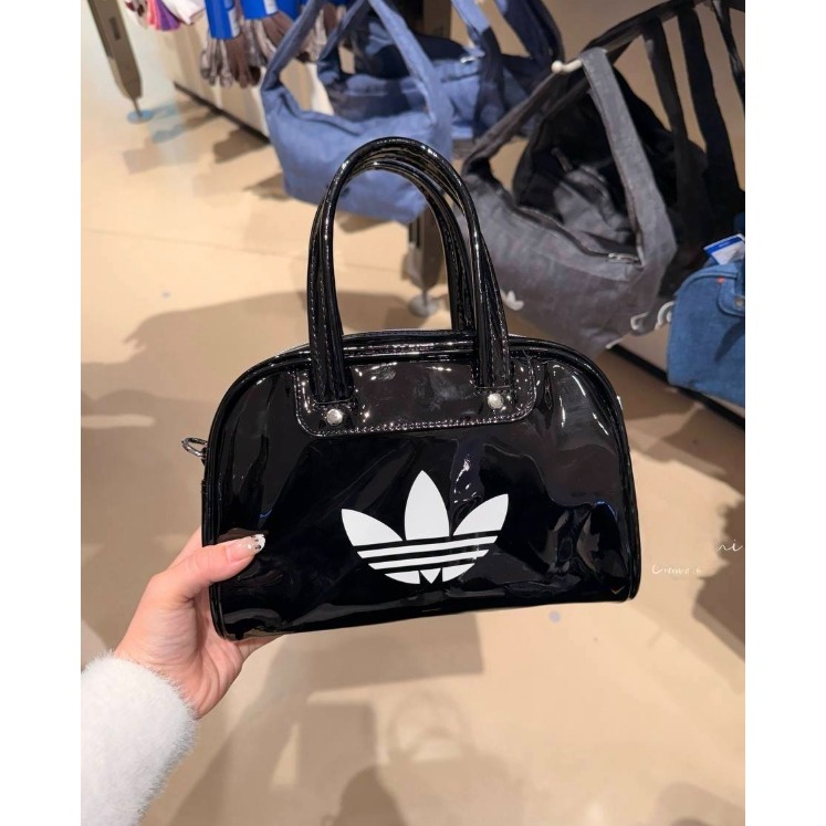 Adidas Adicolor 黑色漆皮迷你保齡球包｜三葉草OG 復古斜背包｜多背法 百搭潮包 現貨附發票-細節圖3
