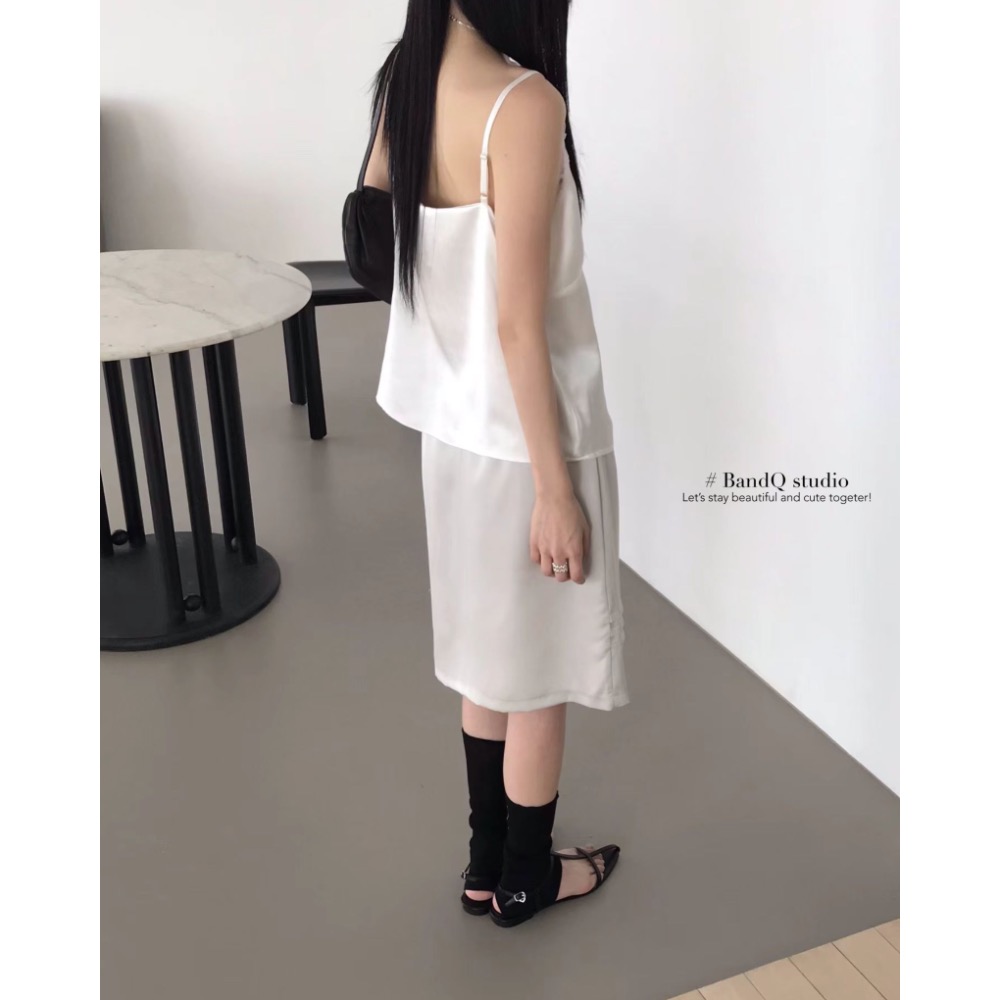 Korea🇰🇷女款｜下擺壓紋絲滑及膝裙｜BandQ studio｜GB32［預購］-細節圖5