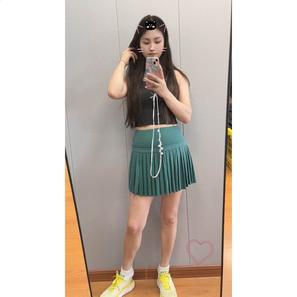墨綠色