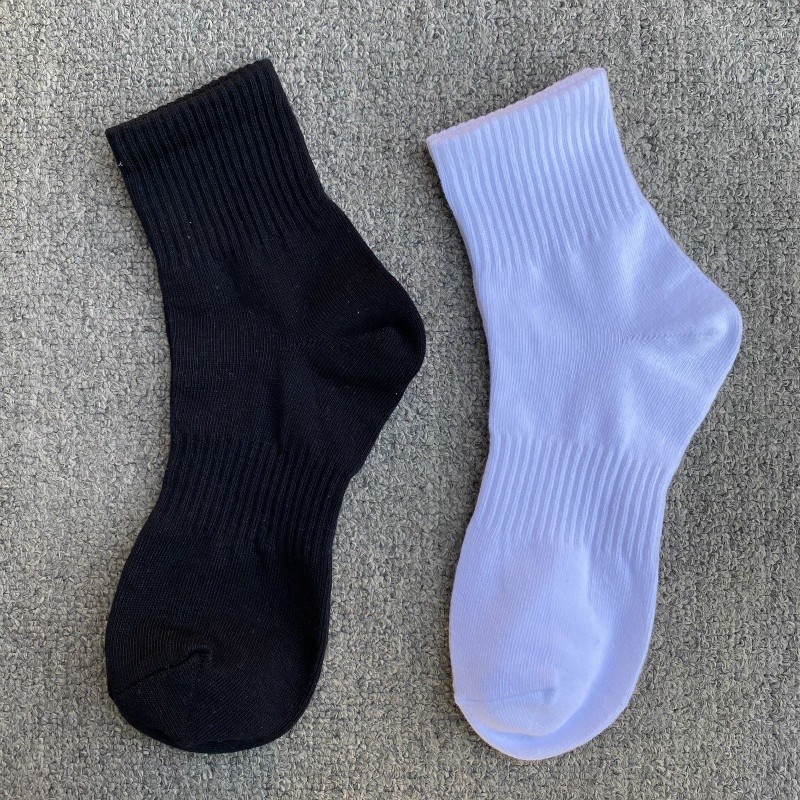 中短筒黑色白色各3雙