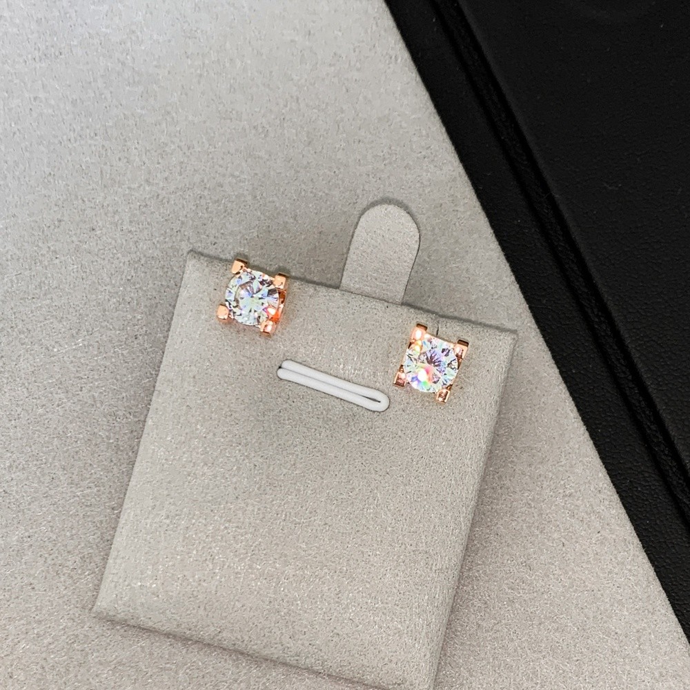 玫瑰金色耳釘