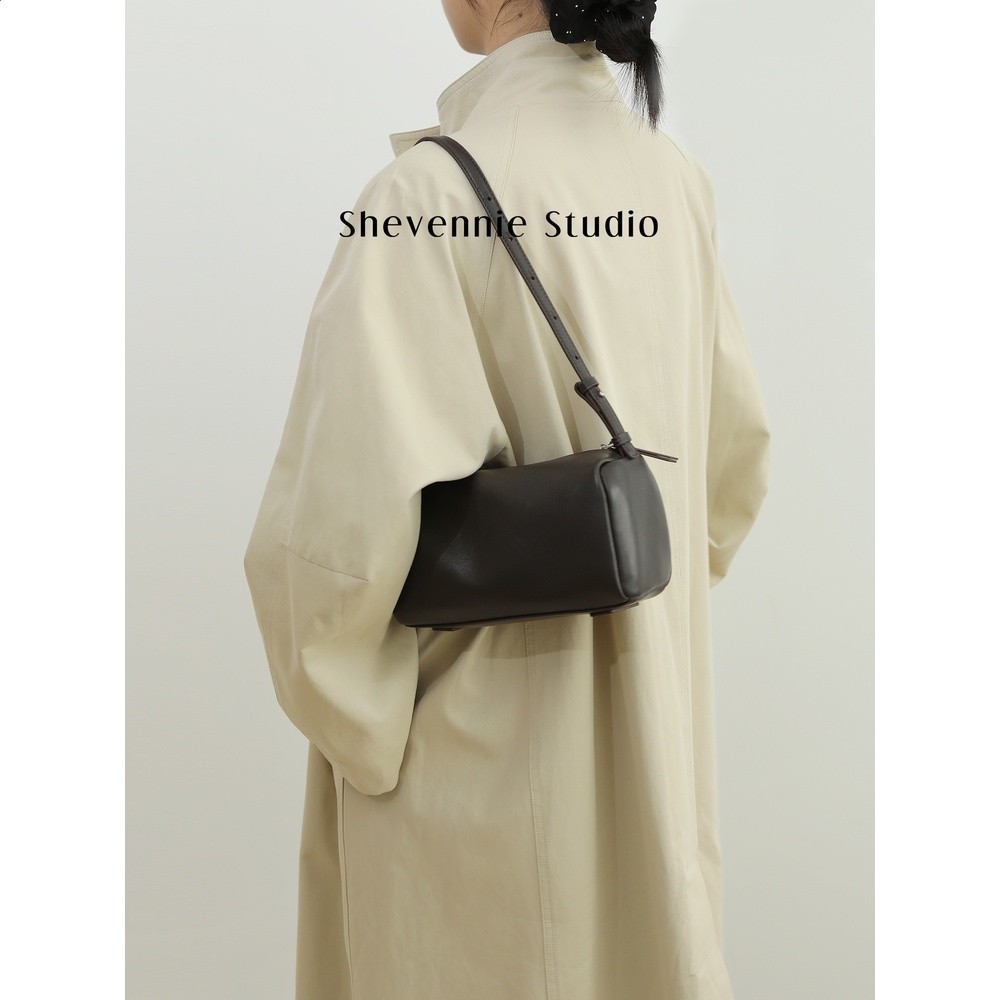 Shevennie2026 長期主義極簡羊皮單肩腋下法棍包斜垮圓筒筆筒包-細節圖4