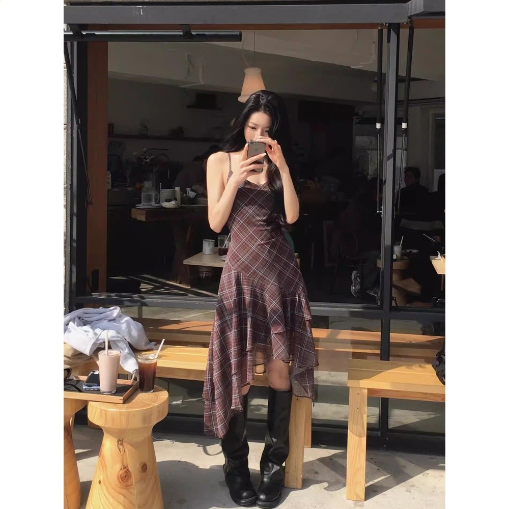 良良家 復古風撞色格紋吊帶連衣裙女春季新款不規則裙襬收腰長裙-規格圖5