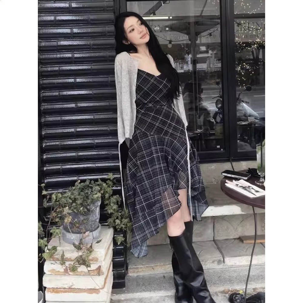 良良家 復古風撞色格紋吊帶連衣裙女春季新款不規則裙襬收腰長裙-規格圖5