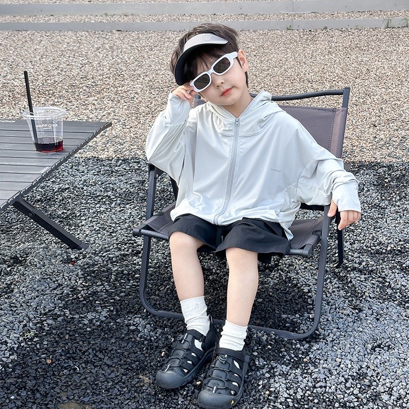 灰色