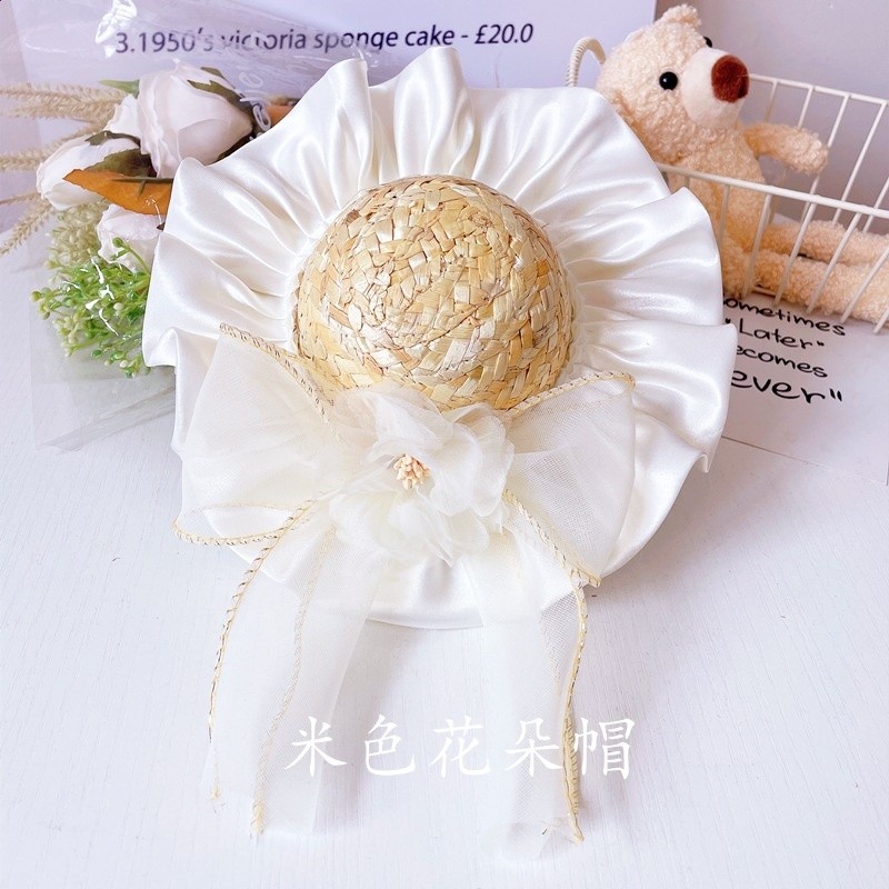 米色花朵帽