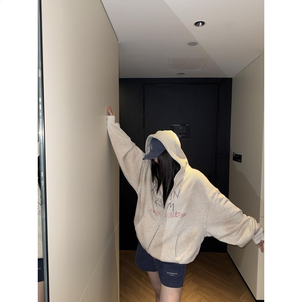 【官方正品】matinkim塗鴉連帽衛衣女白鹿寧藝卓同款拉鍊開襟外套-細節圖2