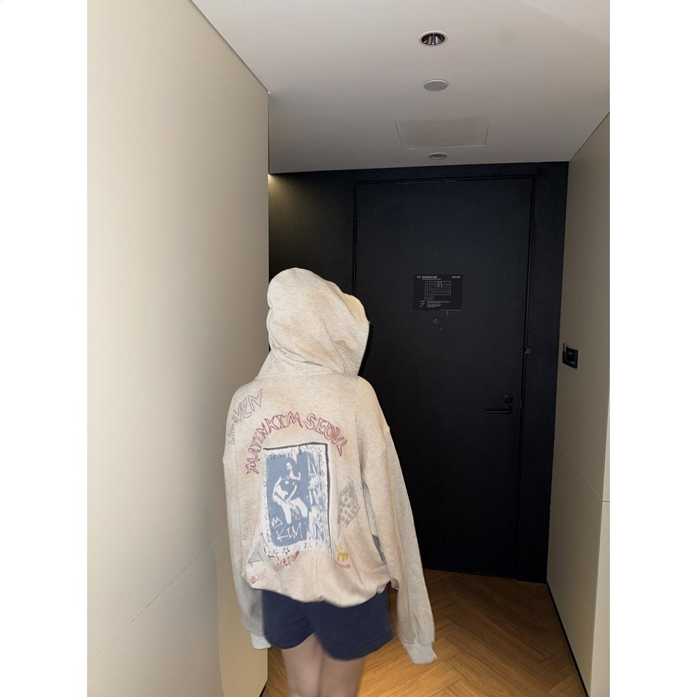 【官方正品】matinkim塗鴉連帽衛衣女白鹿寧藝卓同款拉鍊開襟外套-細節圖3