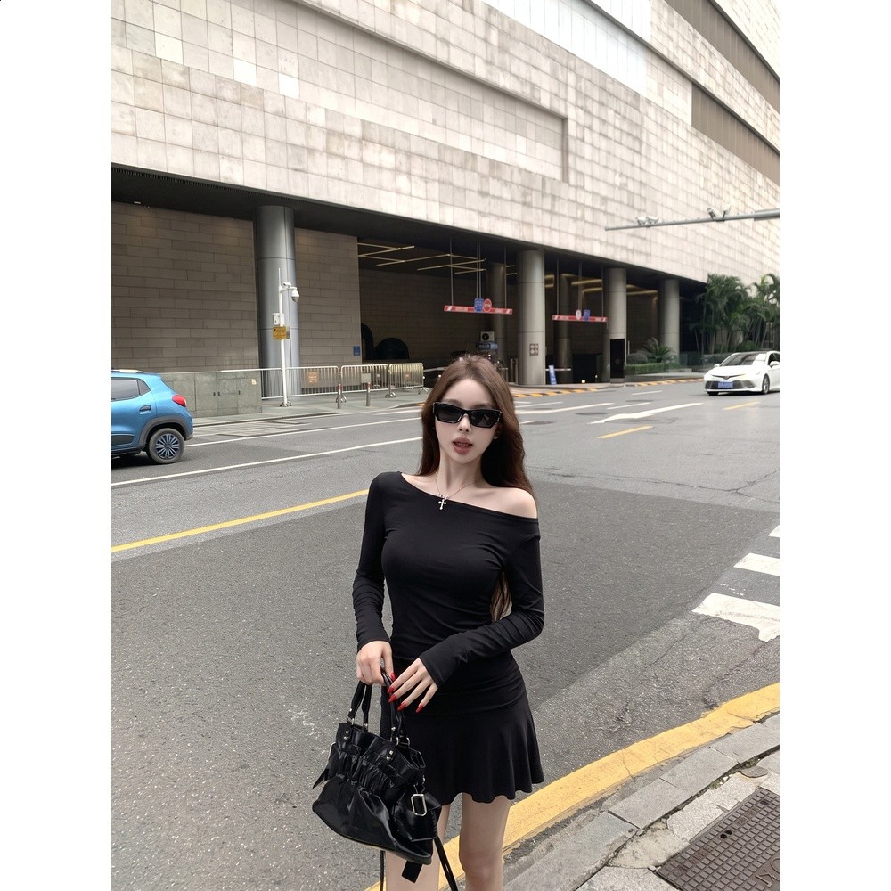 黑色草莓斜肩長袖連衣裙女秋季褶皺收腰百褶短裙純欲辣妹a字裙子-細節圖3