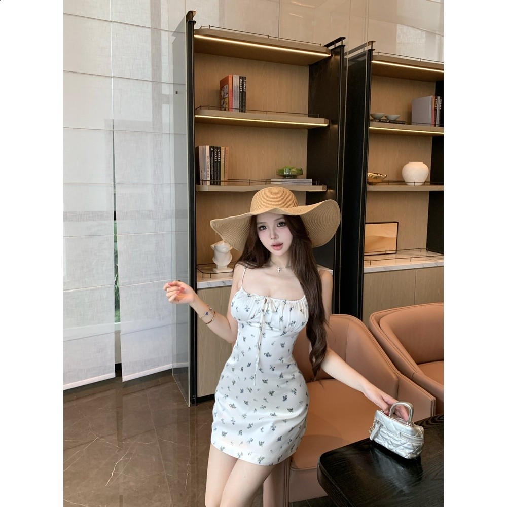 碎花緞面細肩帶吊帶連衣裙女夏季修身收腰包臀裙性感露背度假短裙-細節圖5