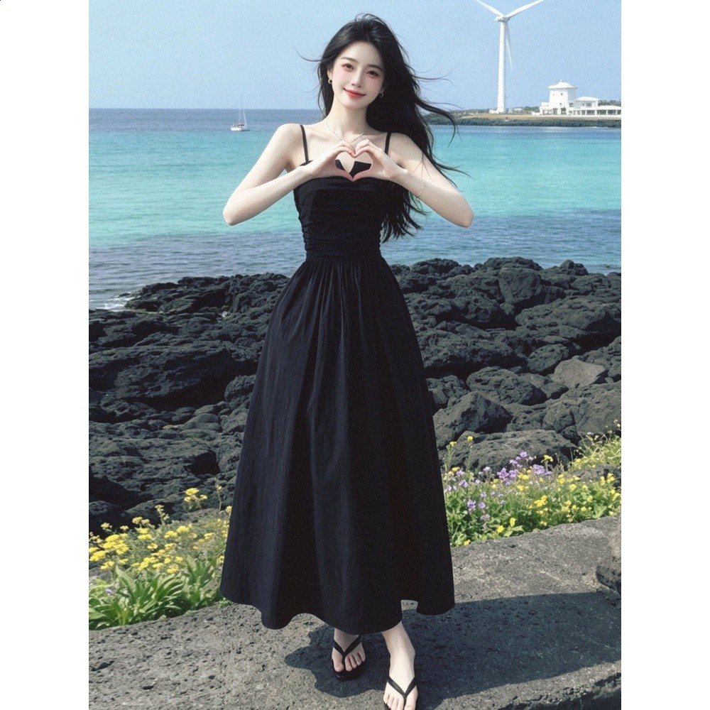 法式赫本風黑色吊帶連衣裙女夏季2026新款海邊度假高階感收腰長裙-細節圖2