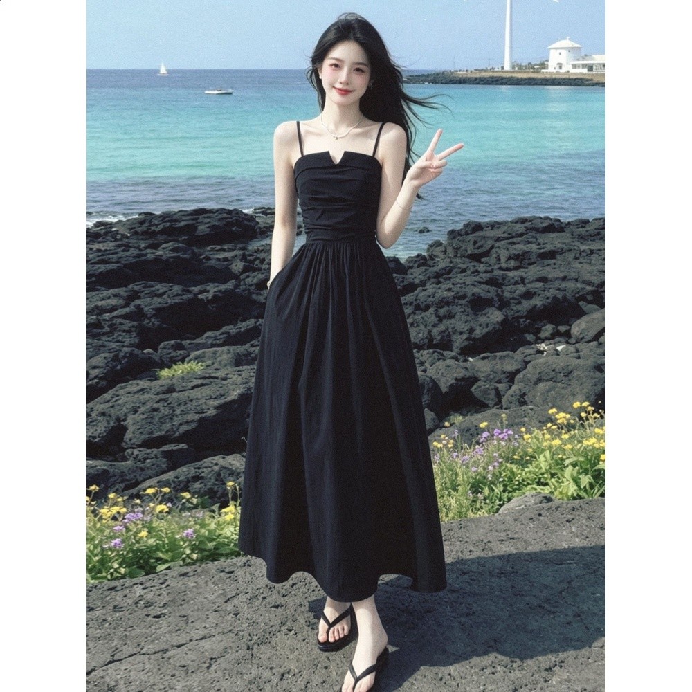 法式赫本風黑色吊帶連衣裙女夏季2026新款海邊度假高階感收腰長裙-細節圖3