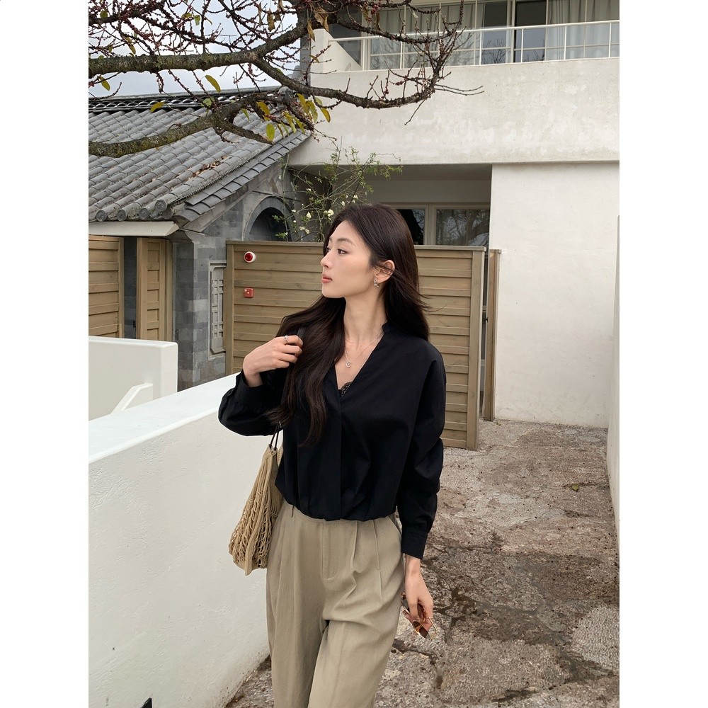 pusumede鬆弛往事 法式V領蕾絲拼接長袖襯衫女設計感花苞收腰上衣-細節圖2
