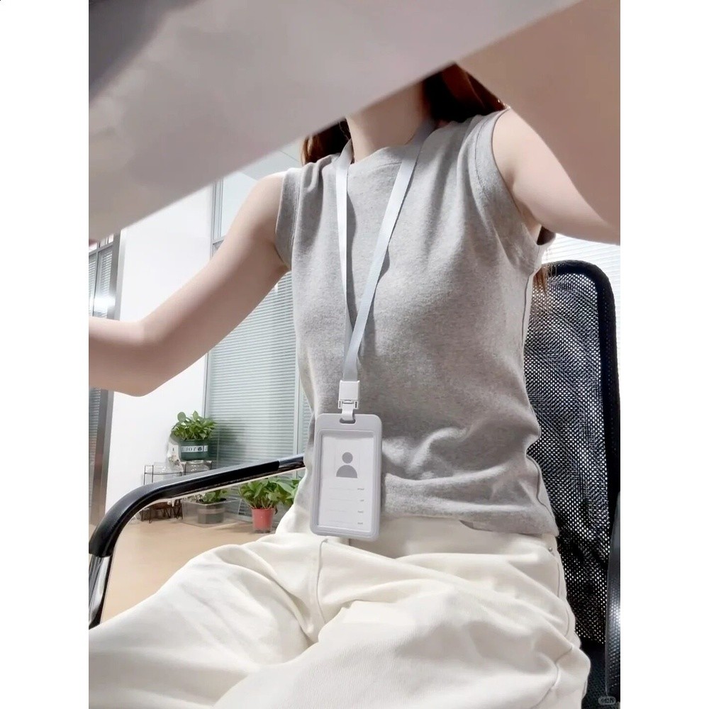灰色