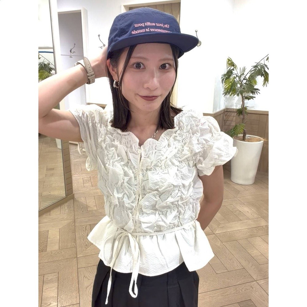 米白色