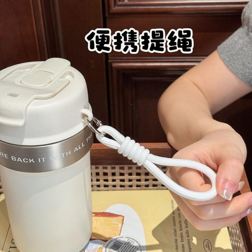 新款304不鏽鋼雙飲酷越保溫咖啡杯 550ml辦公不鏽鋼保溫保冰隨行杯 露營馬克杯泡茶杯 手提繩翻蓋環保杯 不鏽鋼牛奶杯-細節圖7