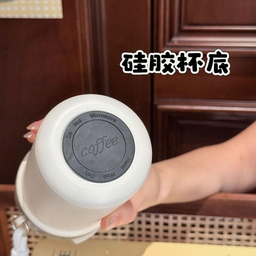 新款304不鏽鋼雙飲酷越保溫咖啡杯 550ml辦公不鏽鋼保溫保冰隨行杯 露營馬克杯泡茶杯 手提繩翻蓋環保杯 不鏽鋼牛奶杯-細節圖8