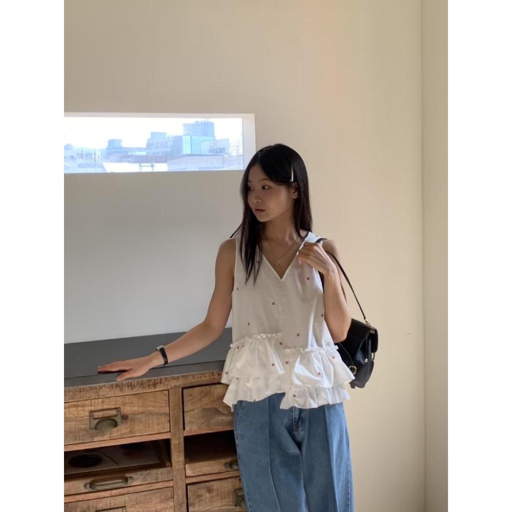 dear.day 韓國🇰🇷連線 正韓 小花Ｖ領背心-細節圖2