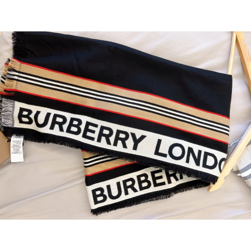 Burberry 英倫風圍巾