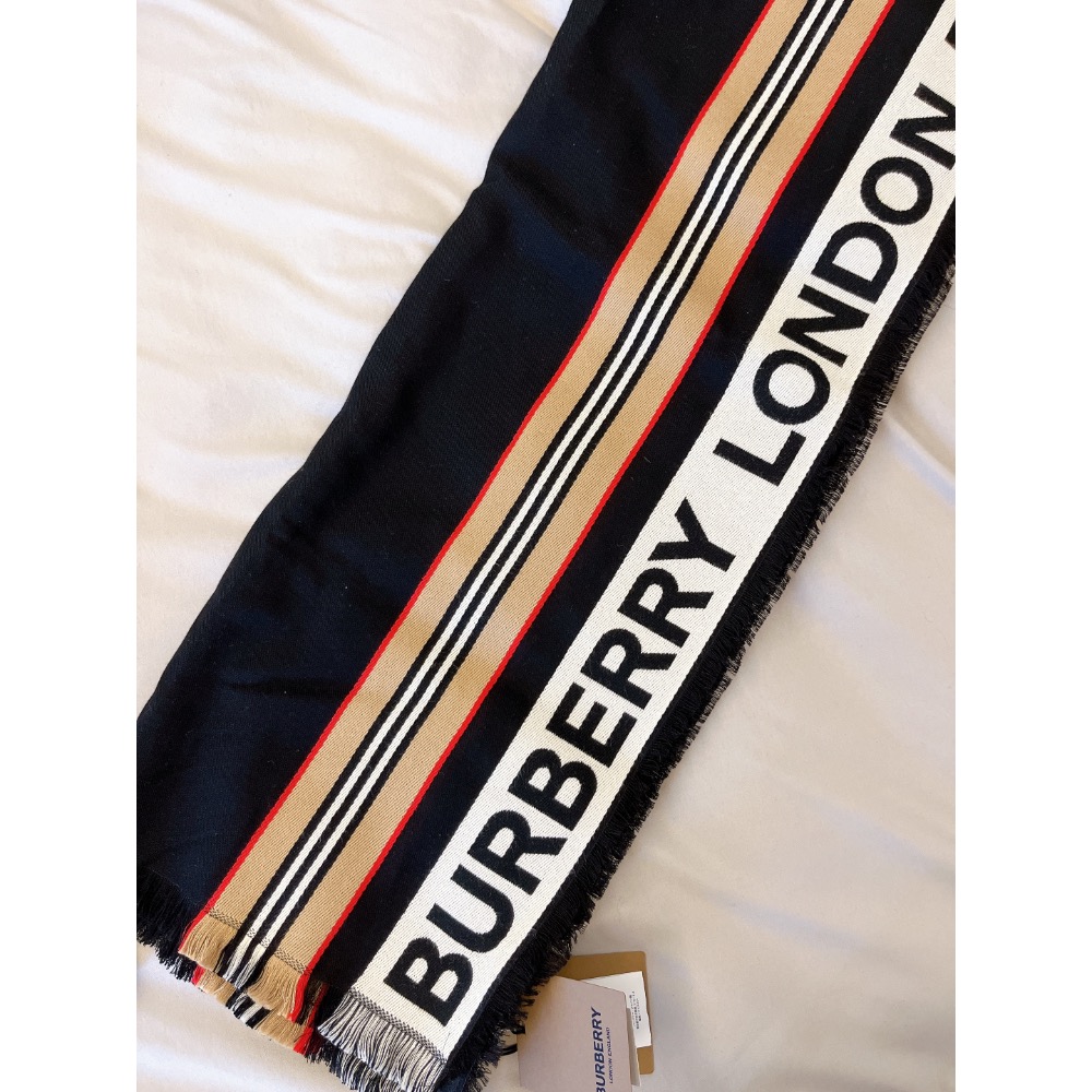 Burberry 英倫風圍巾-細節圖2