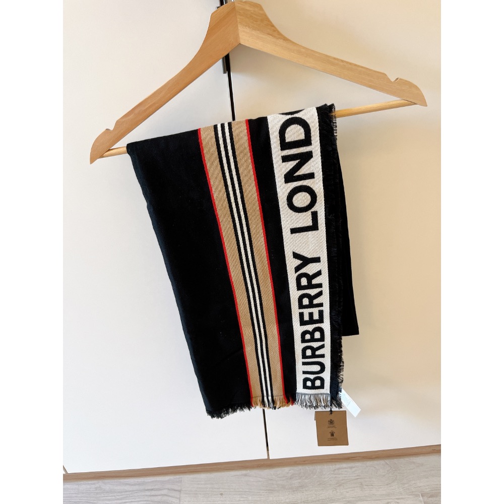 Burberry 英倫風圍巾-細節圖3