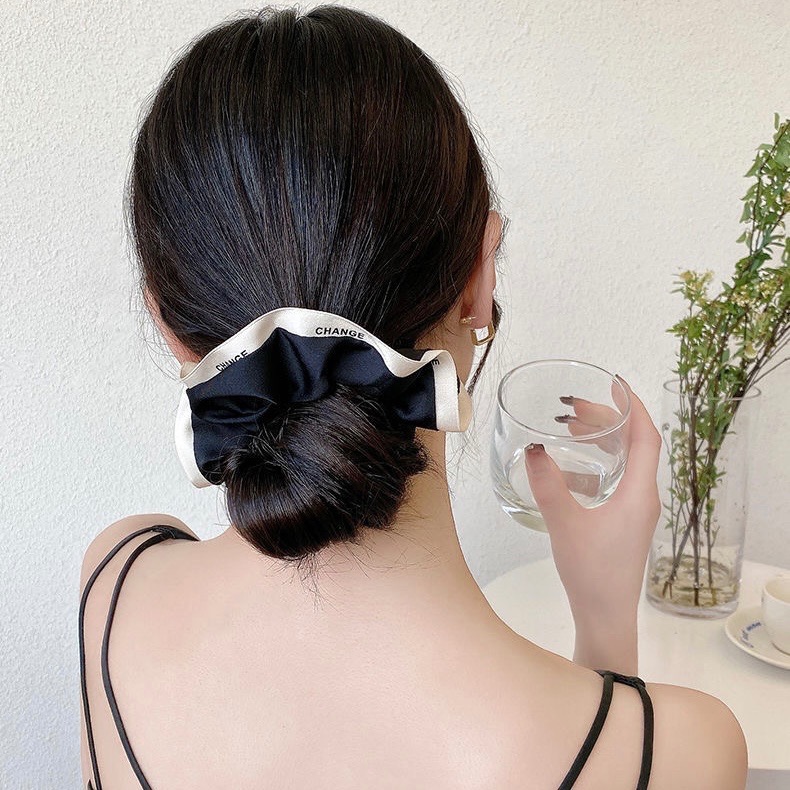 Meow acc【台灣現貨】小香風大腸髮圈 氣質大腸圈 女生髮圈 小香風髮圈 綁頭髮 韓系大腸髮圈 滾邊大腸圈 高級感-細節圖5