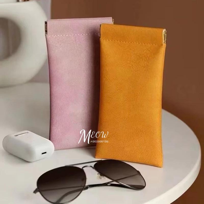 Meow acc【台灣現貨】彈片質感眼鏡袋 彈片夾眼鏡袋 皮革眼鏡袋 眼鏡收納袋 彈力眼鏡袋 防刮眼鏡袋 彈片收納袋-細節圖2