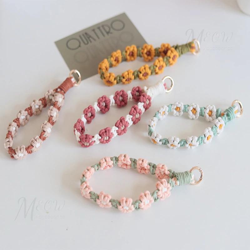 【台灣現貨】手工編織小花手機掛繩 附墊片 雛菊手腕繩 小花萬用掛繩 小花手腕帶 雛菊鑰匙扣 小花鑰匙圈 小雛菊手機掛繩-細節圖6