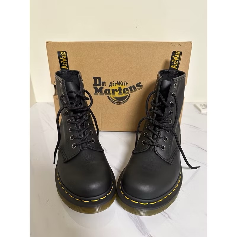 DR. MARTENS 經典軟皮款 8孔軟皮馬汀靴 1460 BLACK US6-細節圖2