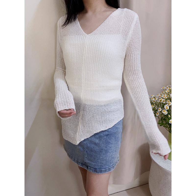 現貨♡ 薄款長袖 V領 針織上衣 鏤空 春季 修身 寬鬆 針織衫 設計感上衣-細節圖5
