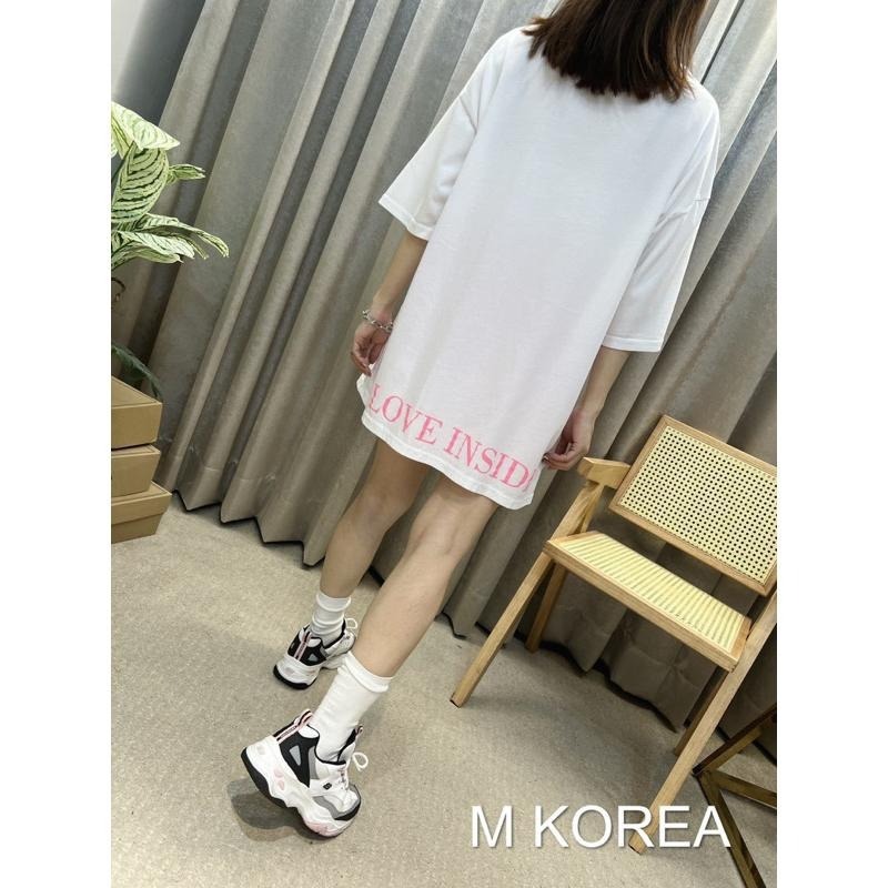 現貨♡ 600186 前車章 開叉 後英文 中長版T 蓋屁屁 大尺碼 五分袖 女上衣 五分袖T恤 五分袖上衣 女五分袖-細節圖3