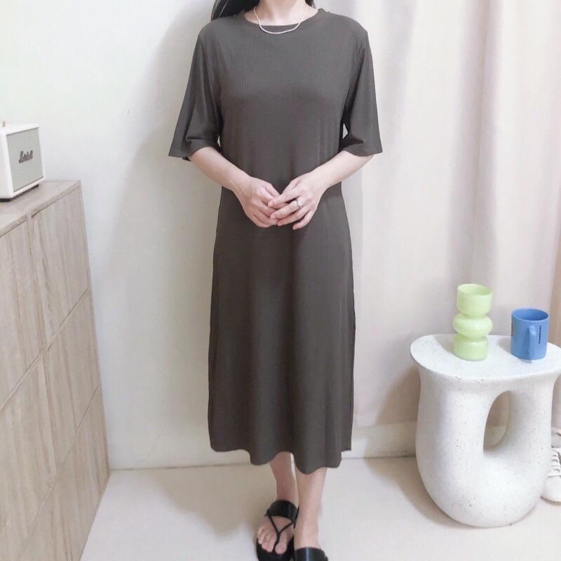 現貨♡ 休閒 坑條 坑條長洋裝 休閒長洋 長洋裝 韓版 舒適 百搭 素色洋裝 壓褶裙-細節圖2