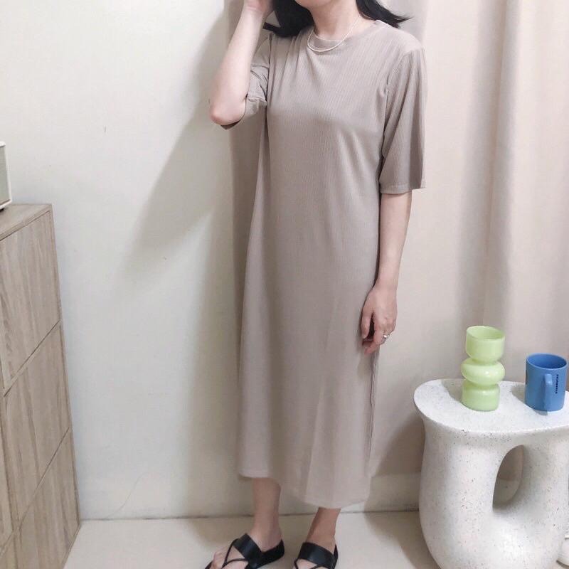 現貨♡ 休閒 坑條 坑條長洋裝 休閒長洋 長洋裝 韓版 舒適 百搭 素色洋裝 壓褶裙-細節圖3