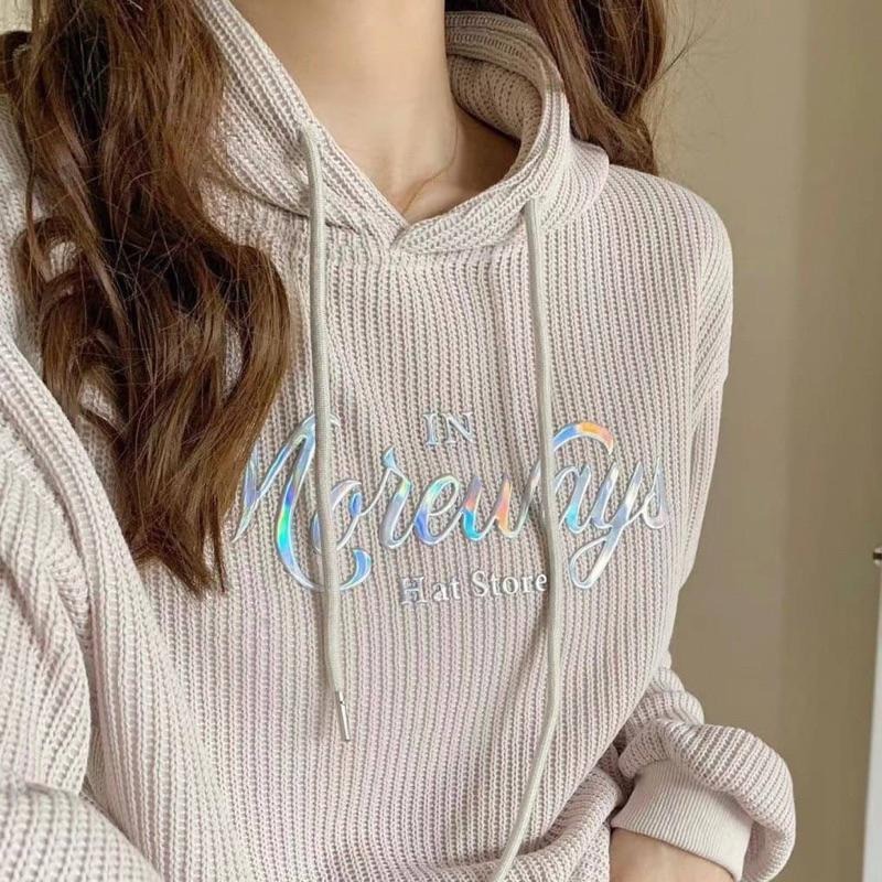 現貨𖤐 兔子魚║8819 英文T 連帽T 連帽上衣 連帽長袖 針織上衣 長袖衫 女上衣 長袖T恤 長袖上衣 女長袖-細節圖2