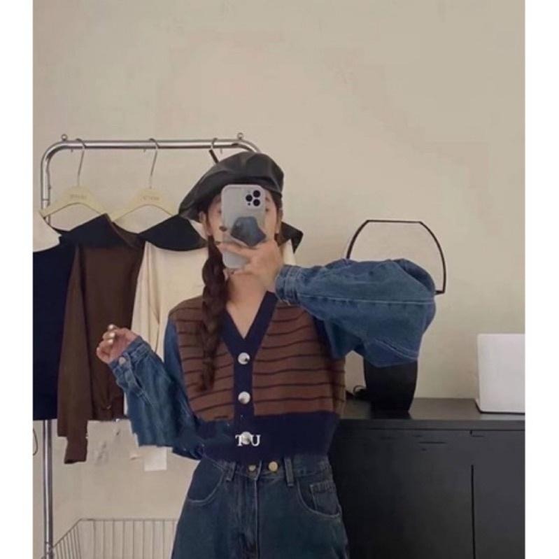 現貨𖤐 兔子魚║ 210030 V領 排釦 針織 條紋 短版上衣 短版長袖 拼接 牛仔袖 長袖上衣 女上衣-細節圖6