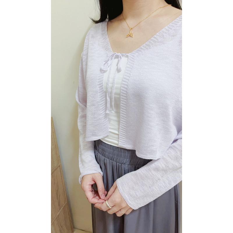 現貨♡ 5061M 綁帶 短版 肌理雪花紋 透膚 針織 上衣 長袖上衣 短版上衣 短版針織-細節圖3