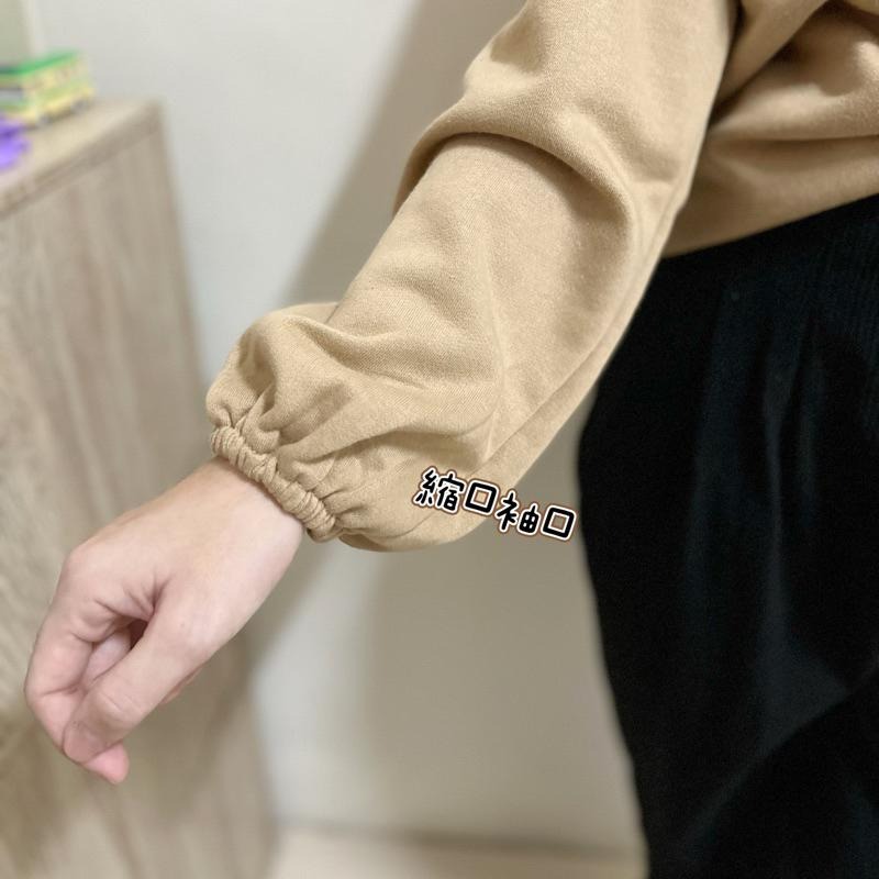 現貨 𖤐 兔子魚║Y106D V領 鬆緊袖 蓬蓬袖 毛巾布 衛衣 字母 美式風 寬鬆 簡約 長袖上衣 女上衣 女長袖-細節圖6