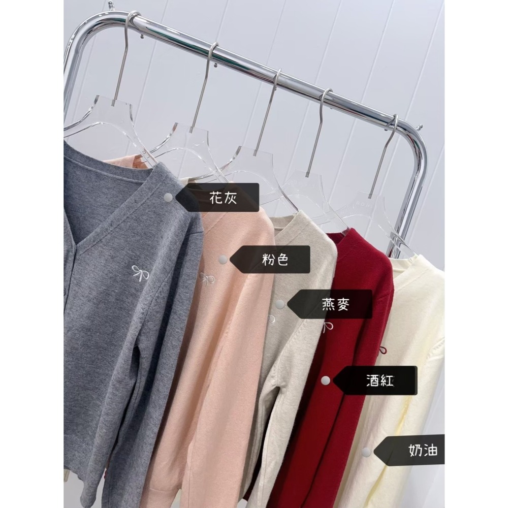 現貨𖤐兔子魚✓║1089 質感罩衫 包芯紗罩衫 刺繡罩衫 蝴蝶結外套 排扣罩衫 針織罩衫 針織上衣 針織外套-細節圖6