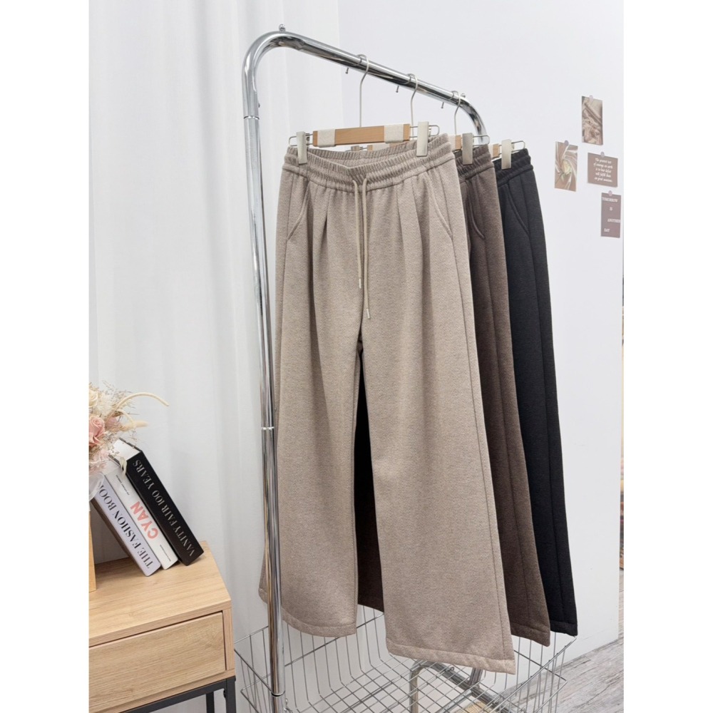 現貨𖤐兔子魚✓║L14512 女長褲 冬天長褲 加厚長褲 人字紋長褲 毛呢長褲 刷絨長褲 絨毛長褲 保暖長褲 寬鬆長褲-細節圖3