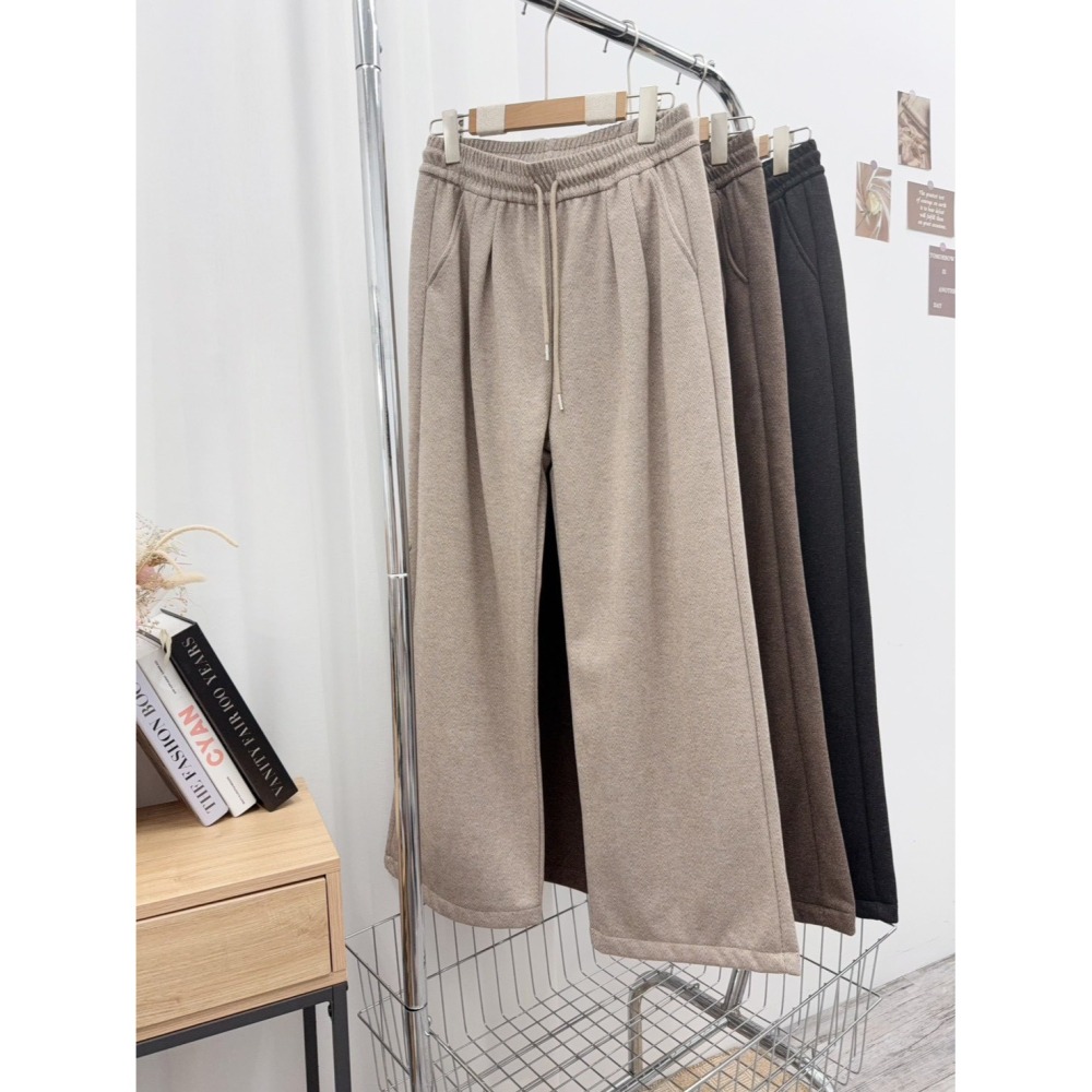 現貨𖤐兔子魚✓║L14512 女長褲 冬天長褲 加厚長褲 人字紋長褲 毛呢長褲 刷絨長褲 絨毛長褲 保暖長褲 寬鬆長褲-細節圖4