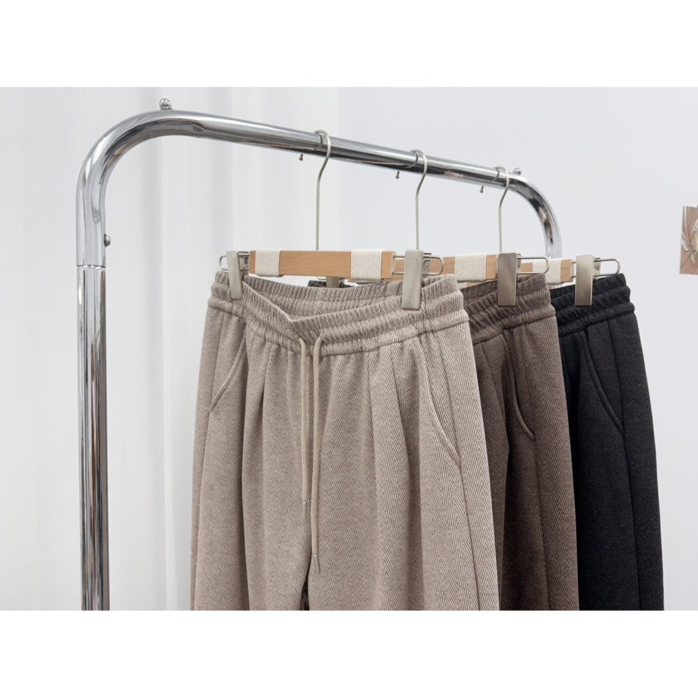 現貨𖤐兔子魚✓║L14512 女長褲 冬天長褲 加厚長褲 人字紋長褲 毛呢長褲 刷絨長褲 絨毛長褲 保暖長褲 寬鬆長褲-細節圖5